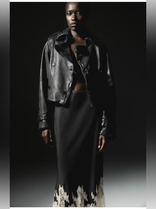 H&M Lace-Trimmed Satin Skirt.Black
With Cream Lace Hem SLIM FIT SZ LARGE NWT - Picture 3 of 7